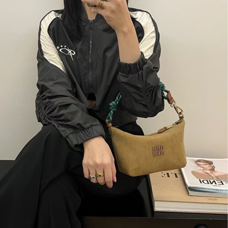 2026新品Miu Miu 燈芯絨化妝袋 3個色-3