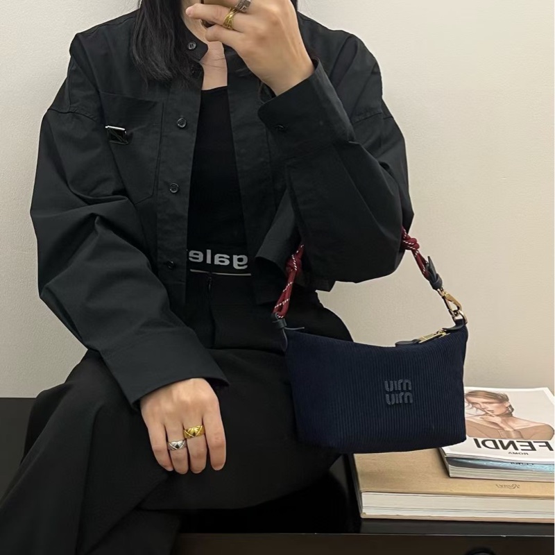 2026新品Miu Miu 燈芯絨化妝袋 3個色-5