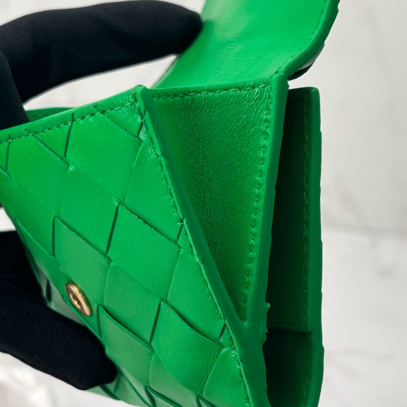 💗香緹國際精品💗 786 BV編織大格三折短夾-6