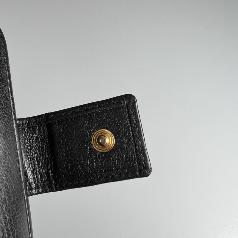 YSL 352906 黑浮雕釦式短夾-9