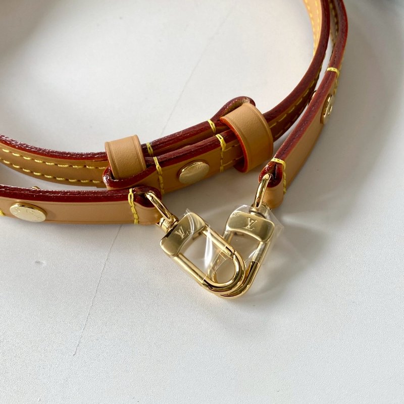 LV 新款 WALLET ON CHAIN IVY 老花 多功能 肩背 斜背 磁釦 腋下包 M81911-8