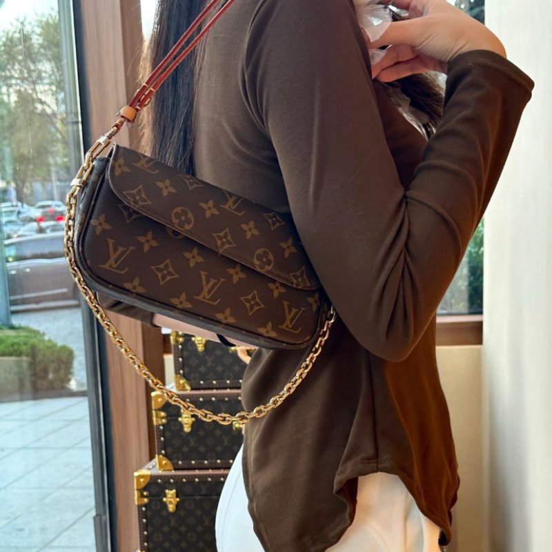 LV 新款 WALLET ON CHAIN IVY 老花 多功能 肩背 斜背 磁釦 腋下包 M81911-9