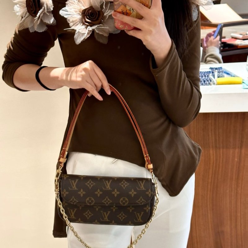 LV 新款 WALLET ON CHAIN IVY 老花 多功能 肩背 斜背 磁釦 腋下包 M81911-10