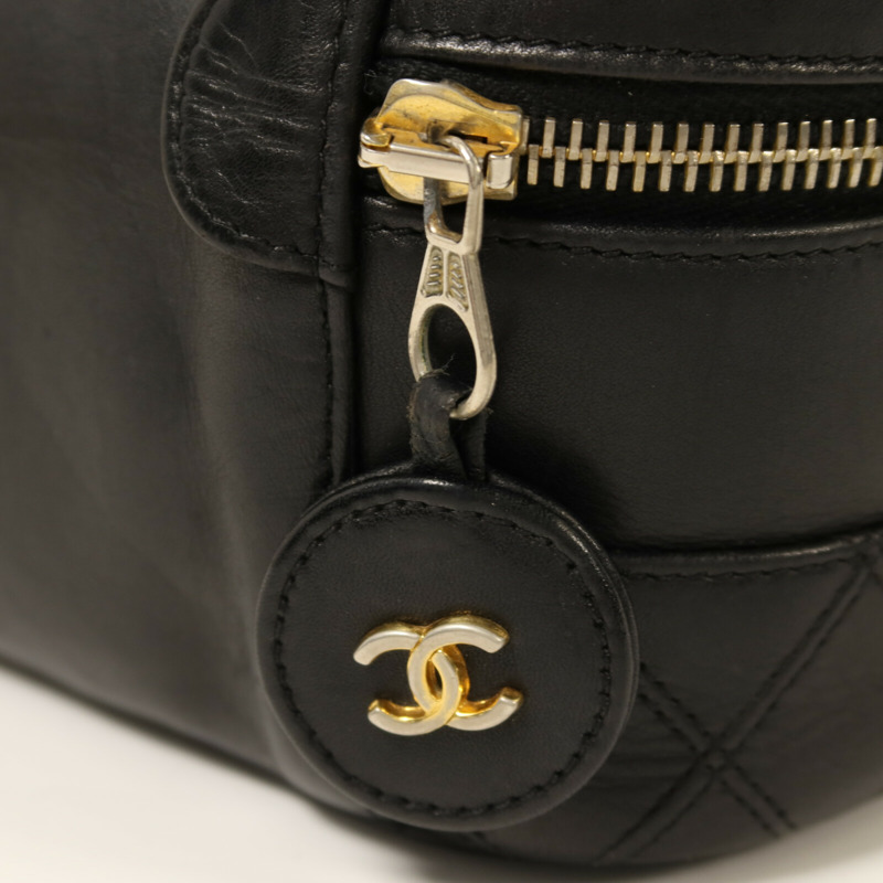 CHANEL 牛皮皮革Vintage Vanity Case金扣手挽袋-8