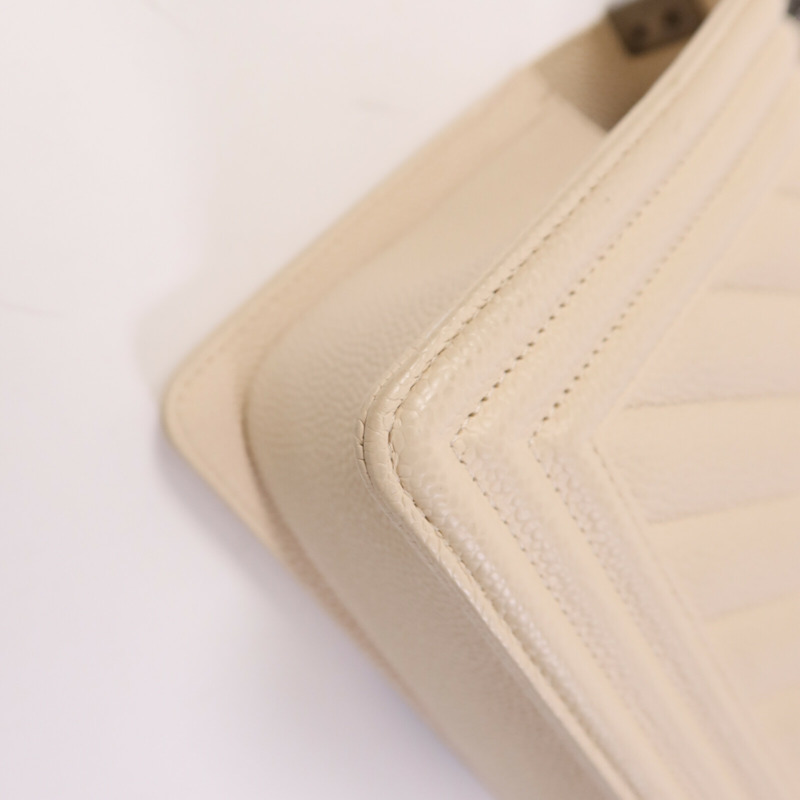 CHANEL 牛皮皮革Boy 25銀扣鏈帶肩背袋-13