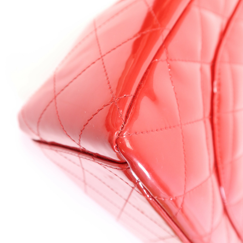 CHANEL 漆皮皮革Maxi Classic銀扣鏈帶肩背袋-13