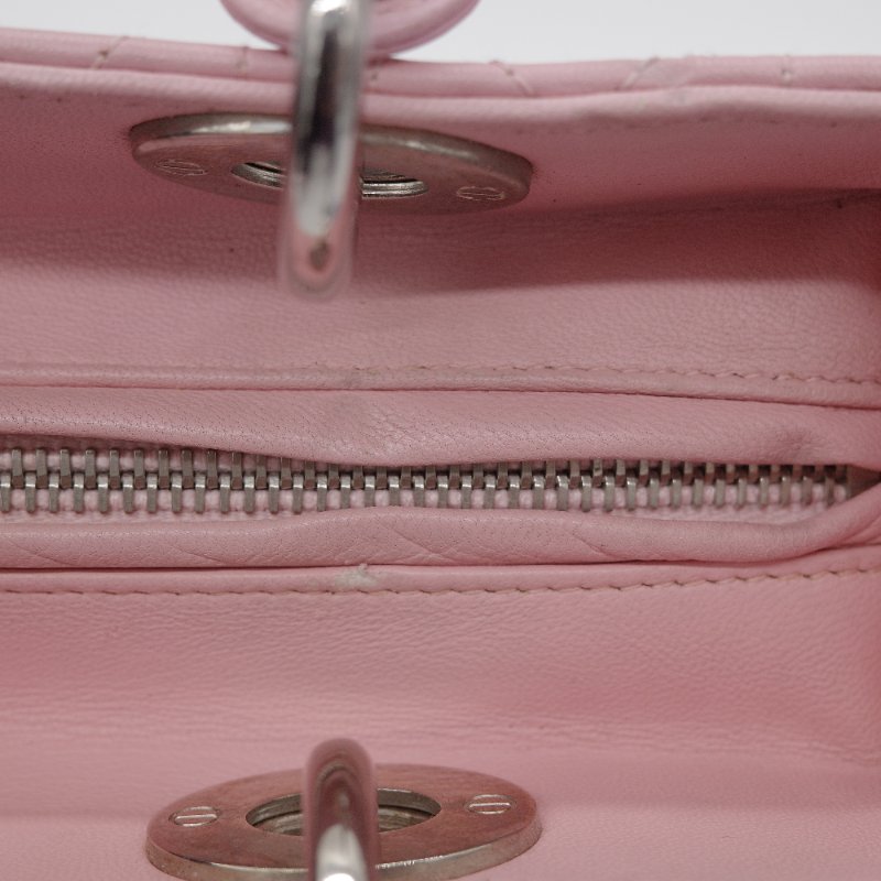 Dior迪奧Lady Dior 中號粉紅色藤格紋羊皮手提包-18