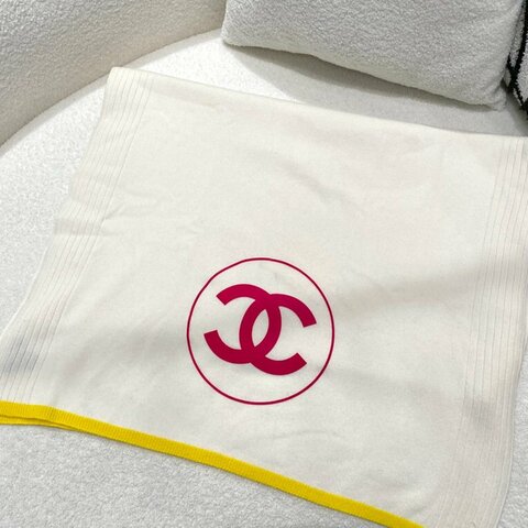 CHANEL 桃紅 Logo 黃邊 GD同款 喀什米爾 白色 羊絨 圍巾 披肩 AA7483