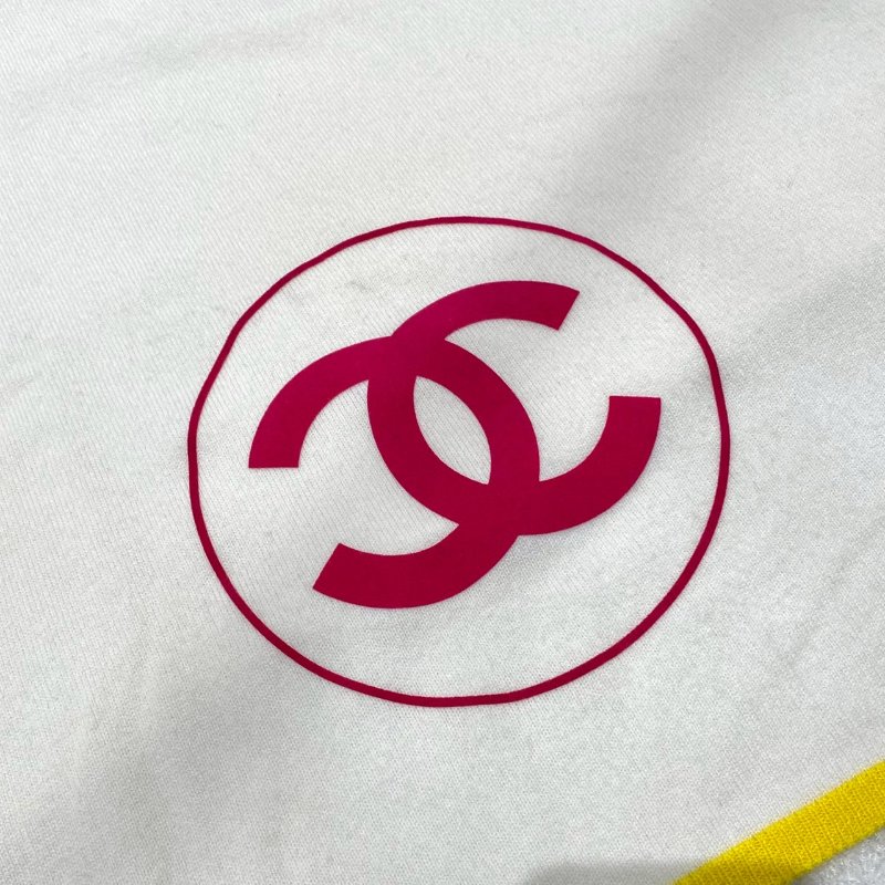 CHANEL 桃紅 Logo 黃邊 GD同款 喀什米爾 白色 羊絨 圍巾 披肩 AA7483-2