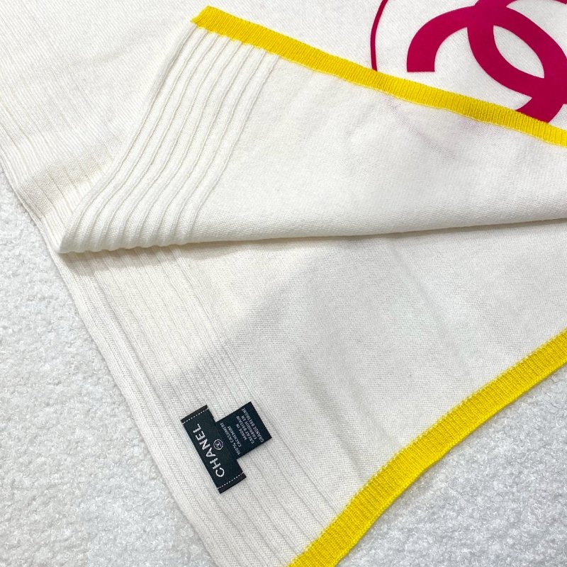 CHANEL 桃紅 Logo 黃邊 GD同款 喀什米爾 白色 羊絨 圍巾 披肩 AA7483-3