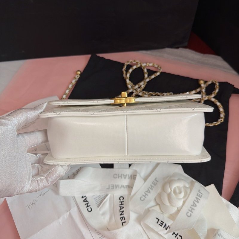 全新保存品 Chanel香奈兒雙金珠白色牛皮金扣鏈條包白雪公主配色-7