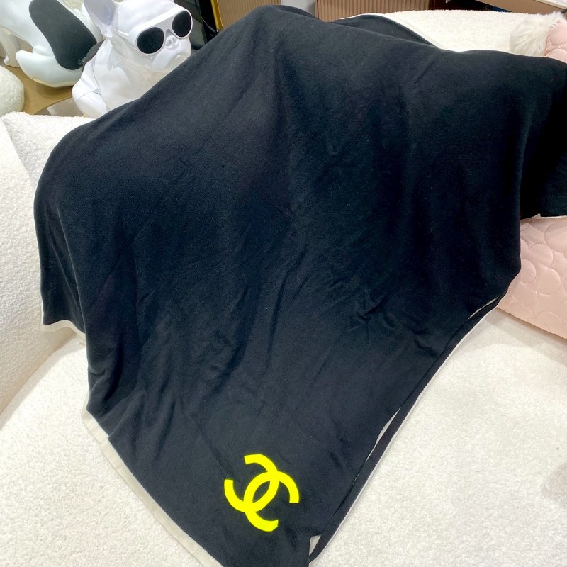 CHANEL 螢綠桃紅Logo 雙面雙色 黑白 純棉 圍巾 披肩 AA7540-1