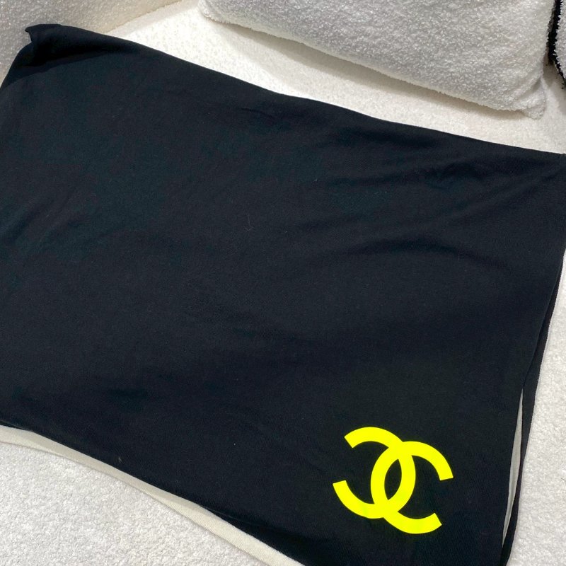 CHANEL 螢綠桃紅Logo 雙面雙色 黑白 純棉 圍巾 披肩 AA7540-2