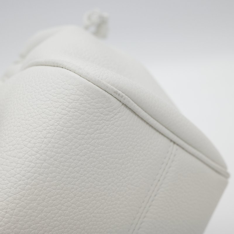 Celine 思琳 Small Cabas Cuir Triomphe 白色 顆粒小牛皮 抽繩 凱旋門手提包 肩背包-14
