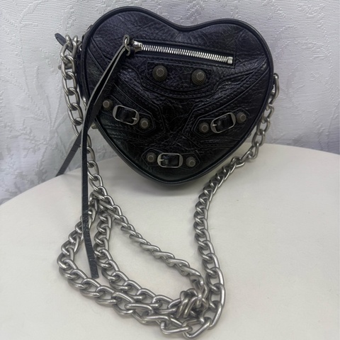 Balenciaga 愛心斜背包