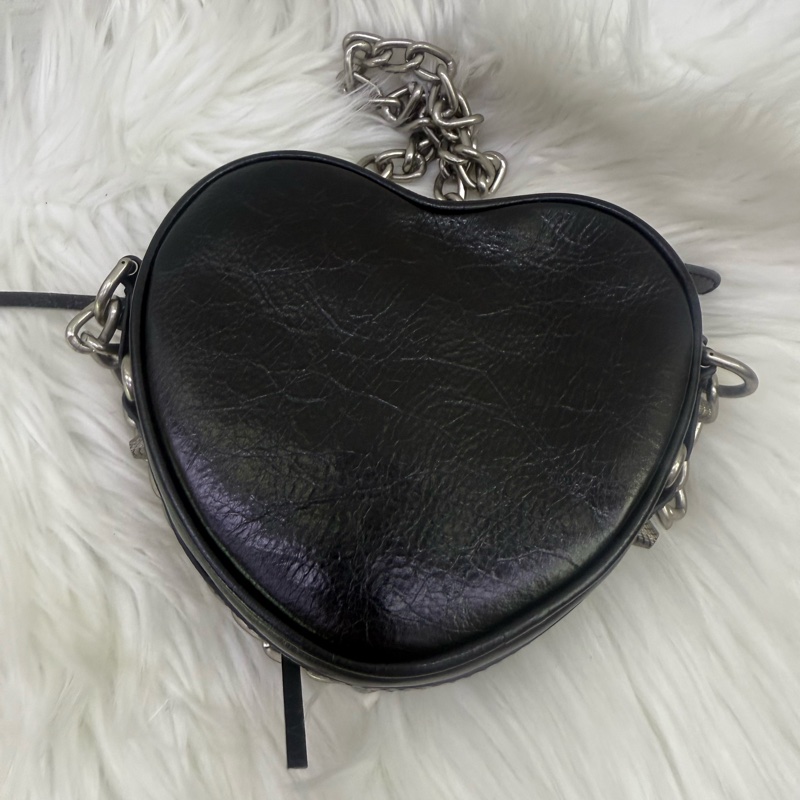 Balenciaga 愛心斜背包-6