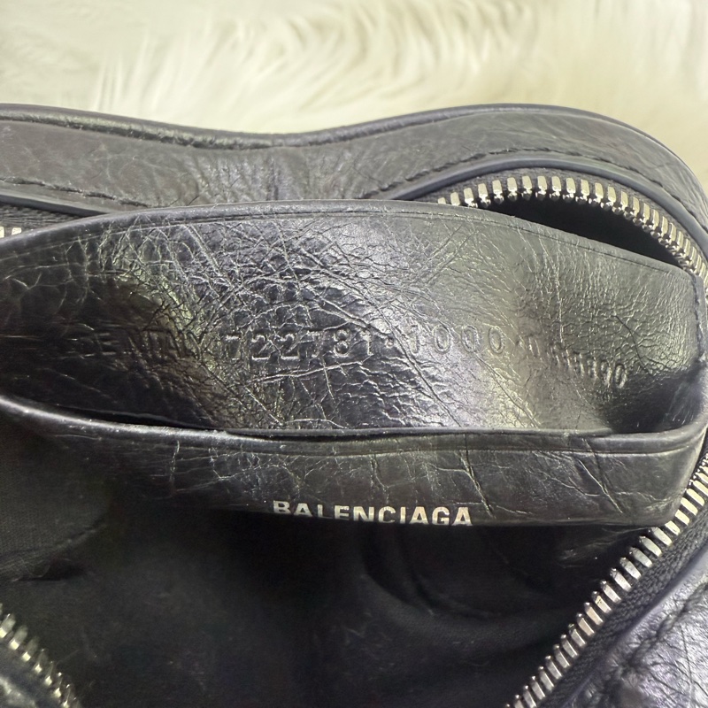 Balenciaga 愛心斜背包-8