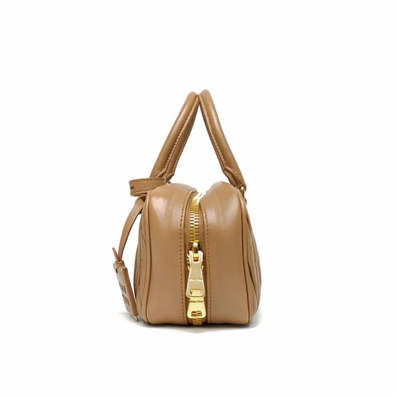 MIUMIU 焦糖色羊皮金扣Matelasse褶皺保齡球包28單肩包-1