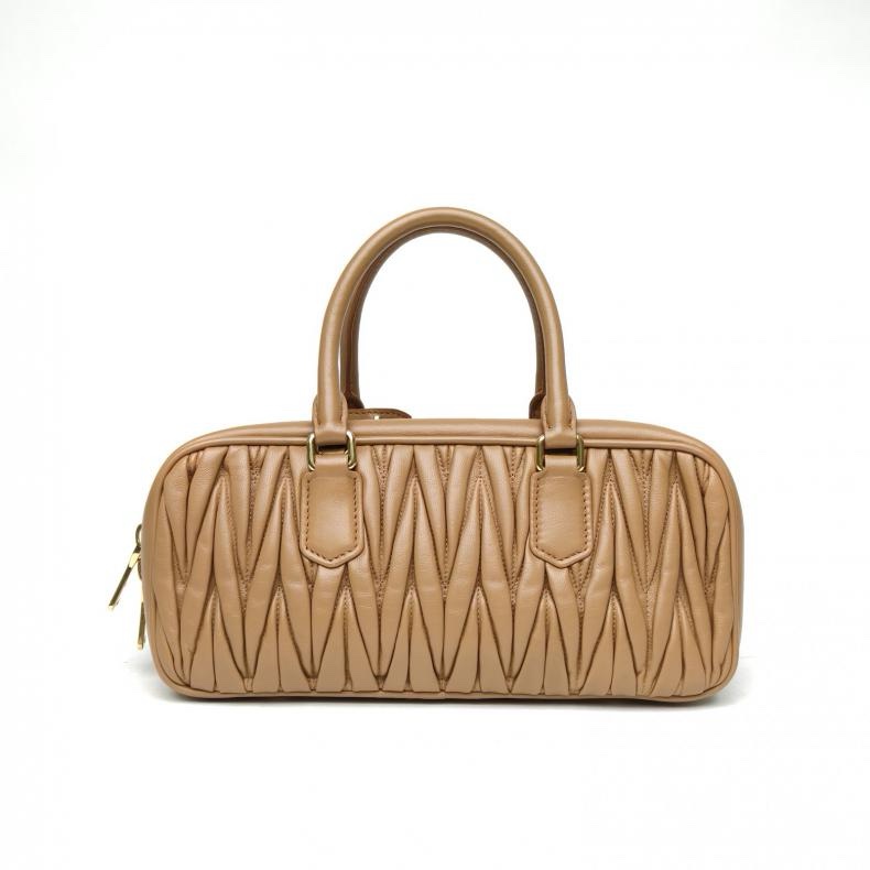 MIUMIU 焦糖色羊皮金扣Matelasse褶皺保齡球包28單肩包-2