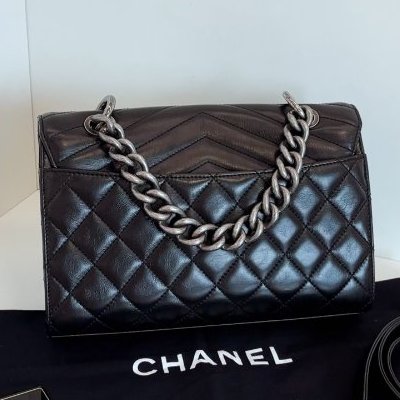 香奈兒黑銀牛皮孟買盒子郵差包-1