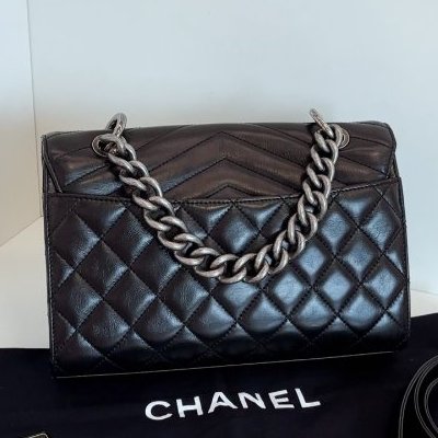 香奈兒黑銀牛皮孟買盒子郵差包-6