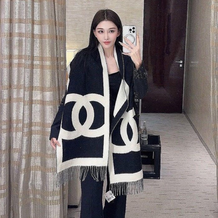CHANEL 26P 大CC 黑白 雙色 雙面 羊絨 圍巾-6