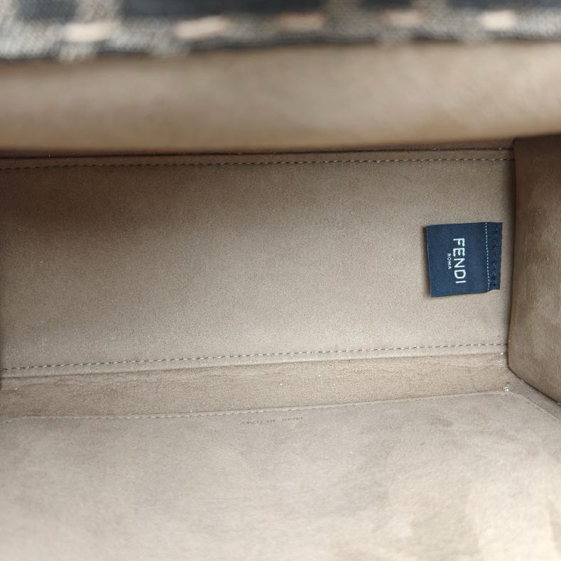 FENDI PEEKABOO小號27單肩包金扣-5