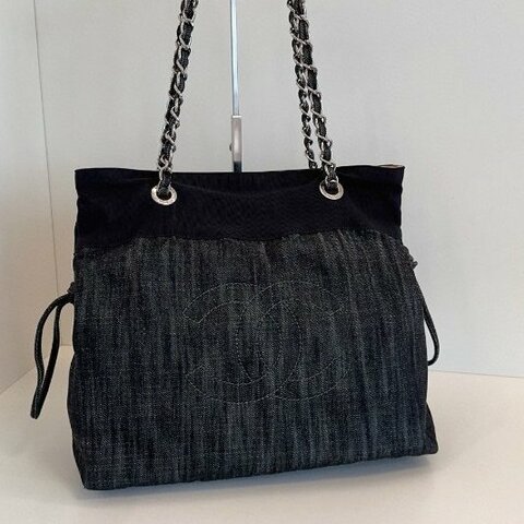 Chanel香奈兒經典雙C刺繡黑色牛仔抽繩燒賣托特鏈條包