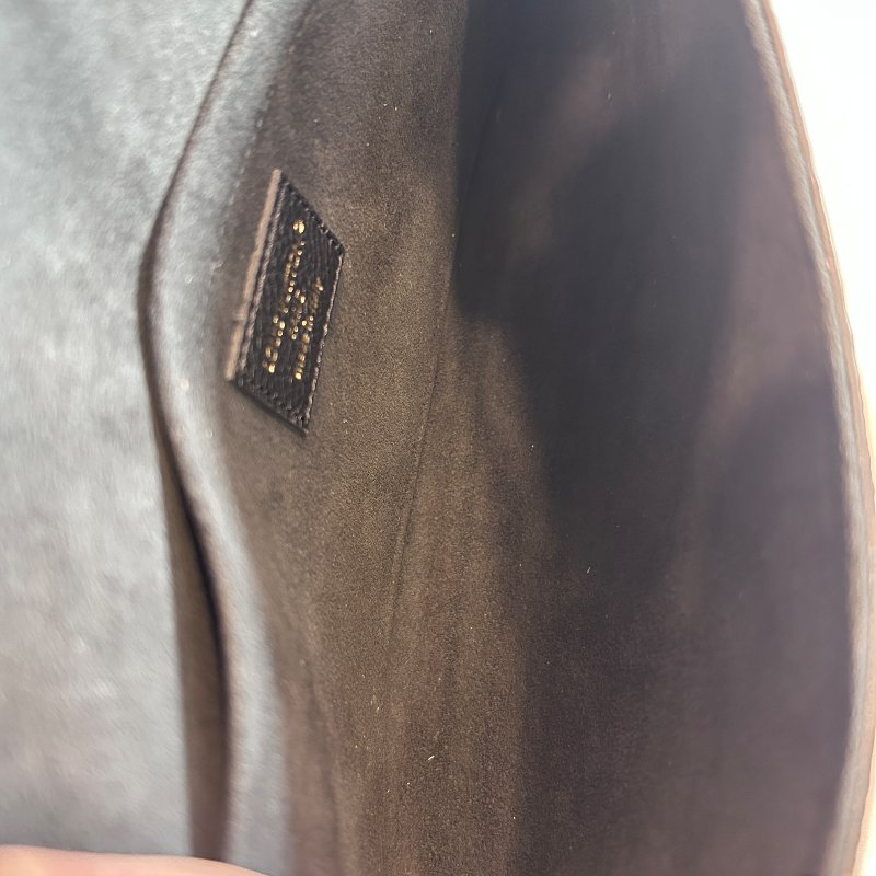 LV黑色全皮字紋壓印三合一鍊包-7