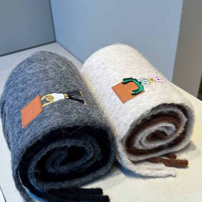 Loewe Scarf in alpaca and wool blend-4