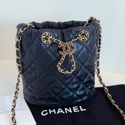 閒置新 Chanel香奈兒黑金芯片帶膜皮穿鏈抽繩大logo水桶包-0