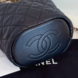 閒置新 Chanel香奈兒黑金芯片帶膜皮穿鏈抽繩大logo水桶包-4