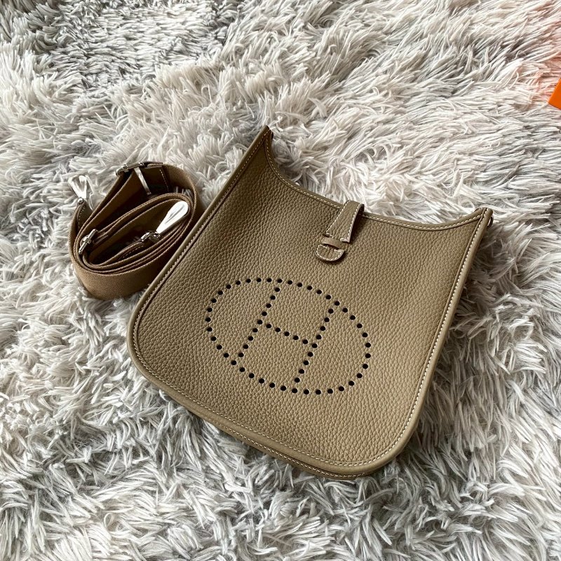 HERMES 新尺寸 Evelyne 23cm 18大象灰 銀釦 斜背包 K刻-3