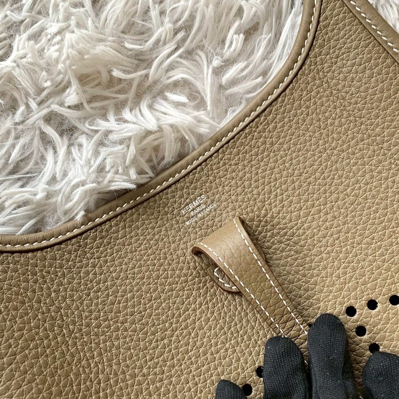 HERMES 新尺寸 Evelyne 23cm 18大象灰 銀釦 斜背包 K刻-9