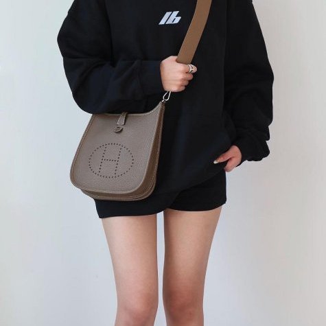 HERMES 新尺寸 Evelyne 23cm 18大象灰 銀釦 斜背包 K刻-11