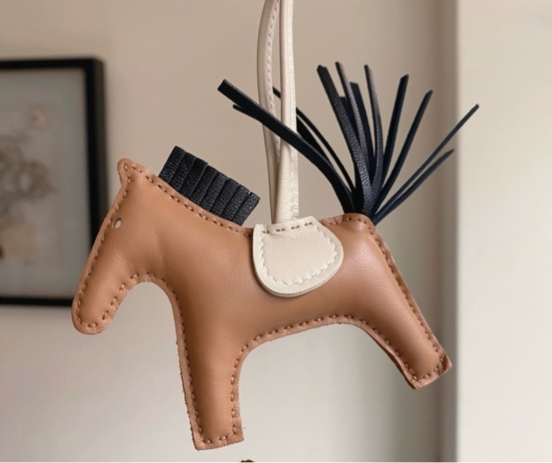 專櫃熱門色✨Hermes愛馬仕 Rodeo小羊皮手工馬兒吊飾棕黑色/馬上有錢💰-0