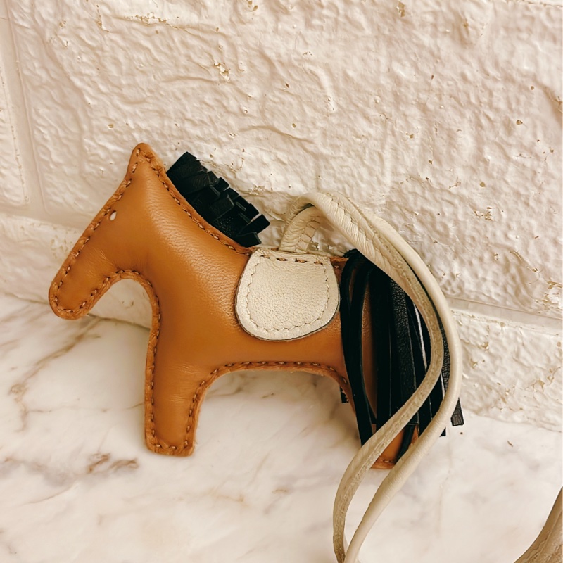 專櫃熱門色✨Hermes愛馬仕 Rodeo小羊皮手工馬兒吊飾棕黑色/馬上有錢💰-4