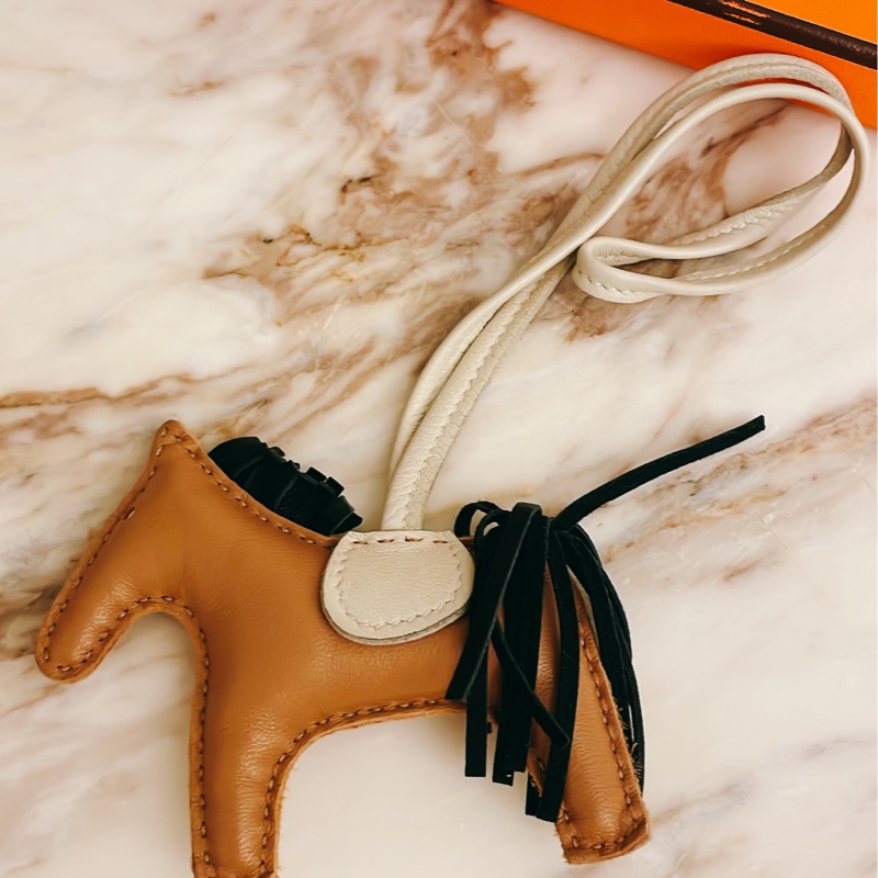 專櫃熱門色✨Hermes愛馬仕 Rodeo小羊皮手工馬兒吊飾棕黑色/馬上有錢💰-9