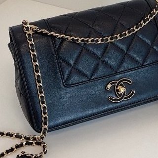 Chanel香奈兒黑金琺瑯扣雙C口蓋包-2