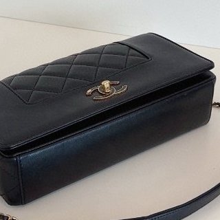 Chanel香奈兒黑金琺瑯扣雙C口蓋包-4