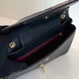 Chanel香奈兒黑金琺瑯扣雙C口蓋包-8