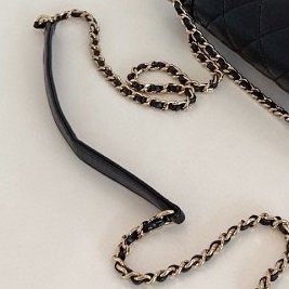 Chanel香奈兒黑金琺瑯扣雙C口蓋包-9