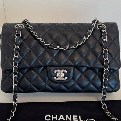 Chanel香奈兒Classic羊皮黑銀CF中號口蓋包