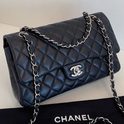 Chanel香奈兒Classic羊皮黑銀CF中號口蓋包-2