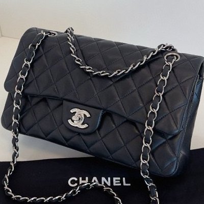 Chanel香奈兒Classic羊皮黑銀CF中號口蓋包-3