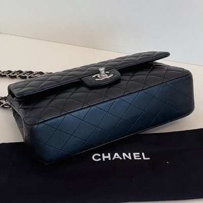 Chanel香奈兒Classic羊皮黑銀CF中號口蓋包-4