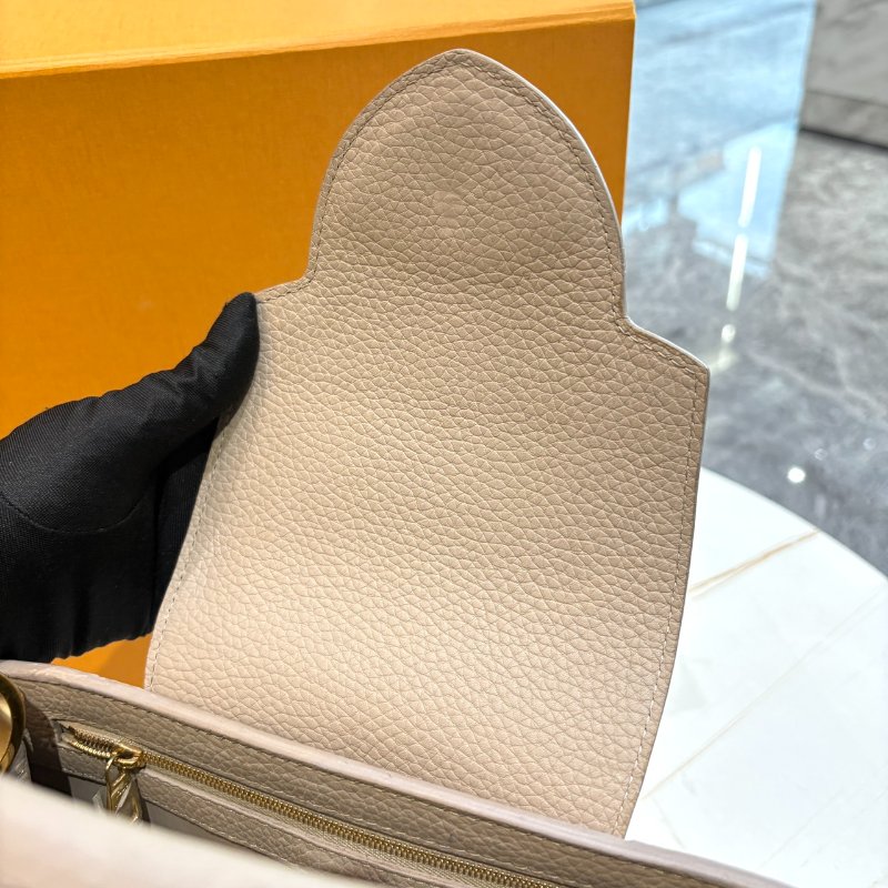 *SHIHNA名牌精品* LV M52396 Capucines MM 手提肩背包-5