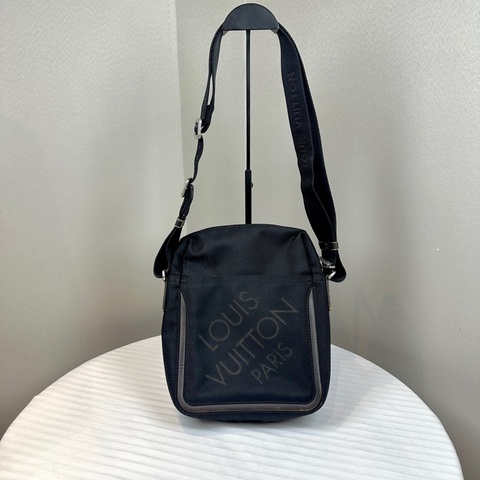 路易威登/Louis Vuitton Citadin Messenger Bag 黑色帆布斜背包 20x7x25cm