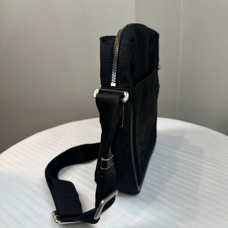 路易威登/Louis Vuitton Citadin Messenger Bag 黑色帆布斜背包 20x7x25cm-2