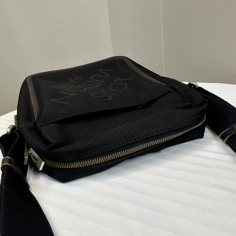 路易威登/Louis Vuitton Citadin Messenger Bag 黑色帆布斜背包 20x7x25cm-5